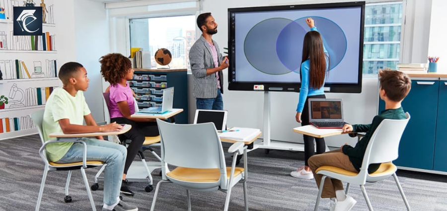 Traditional vs Digital Classrooms in Modern Education | Eudcation Excellence Magazine