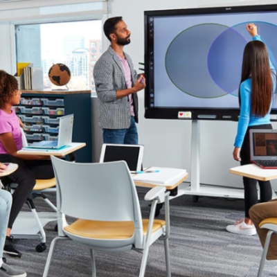 Traditional vs Digital Classrooms in Modern Education | Eudcation Excellence Magazine